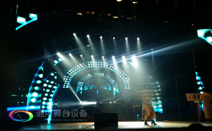 舞美視覺、舞臺(tái)燈光、舞臺(tái)機(jī)械——全景式舞臺(tái)戲劇沉浸體驗(yàn)