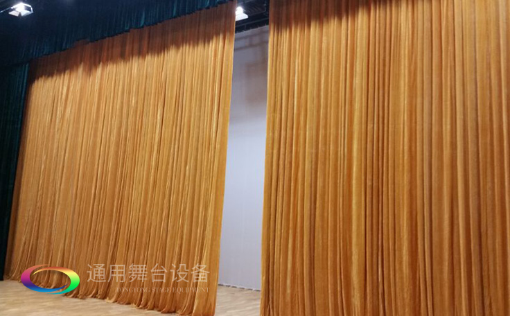 大幕類型、開啟方式！泰州舞臺大幕廠家——通用舞臺幕布，主要用于演出開始、結束的舞臺啟閉,有時也用作場幕使用
