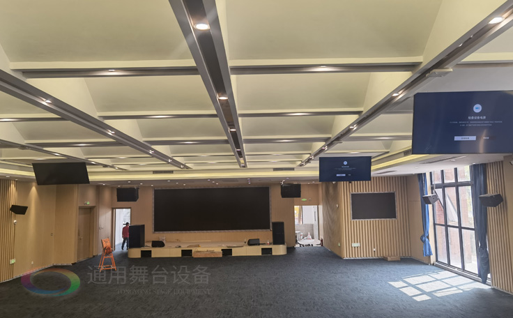 科技賦能，匠心筑造 通用舞臺承建南京某學(xué)院報告廳即將圓滿交付，打造現(xiàn)代化多功能學(xué)術(shù)殿堂