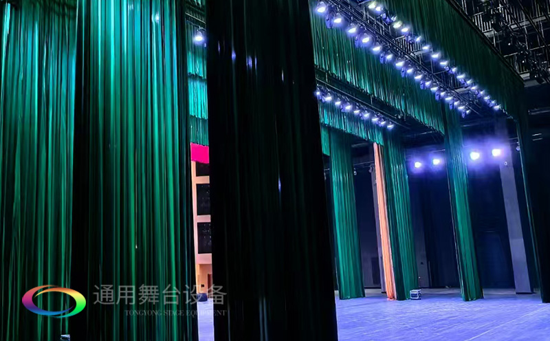 助力教育領域舞臺建設，推動校園文化發展！星海中學報告廳舞臺阻燃幕布建設項目